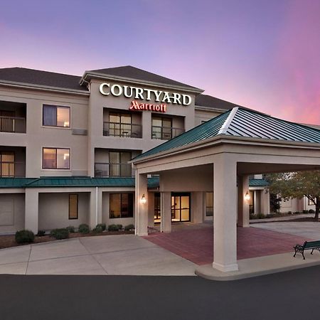Courtyard By Marriott Топика Екстериор снимка