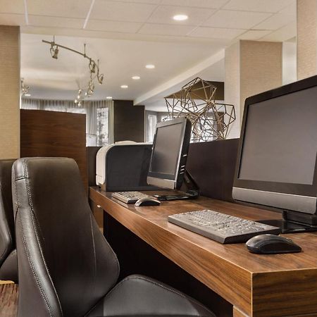 Courtyard By Marriott Топика Екстериор снимка