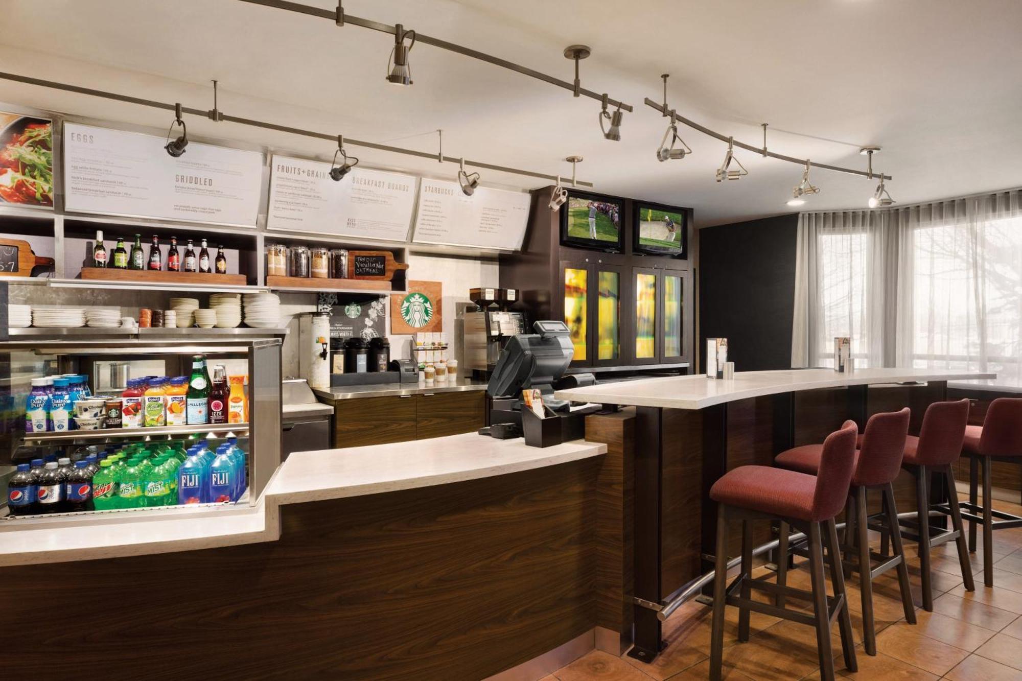 Courtyard By Marriott Топика Екстериор снимка
