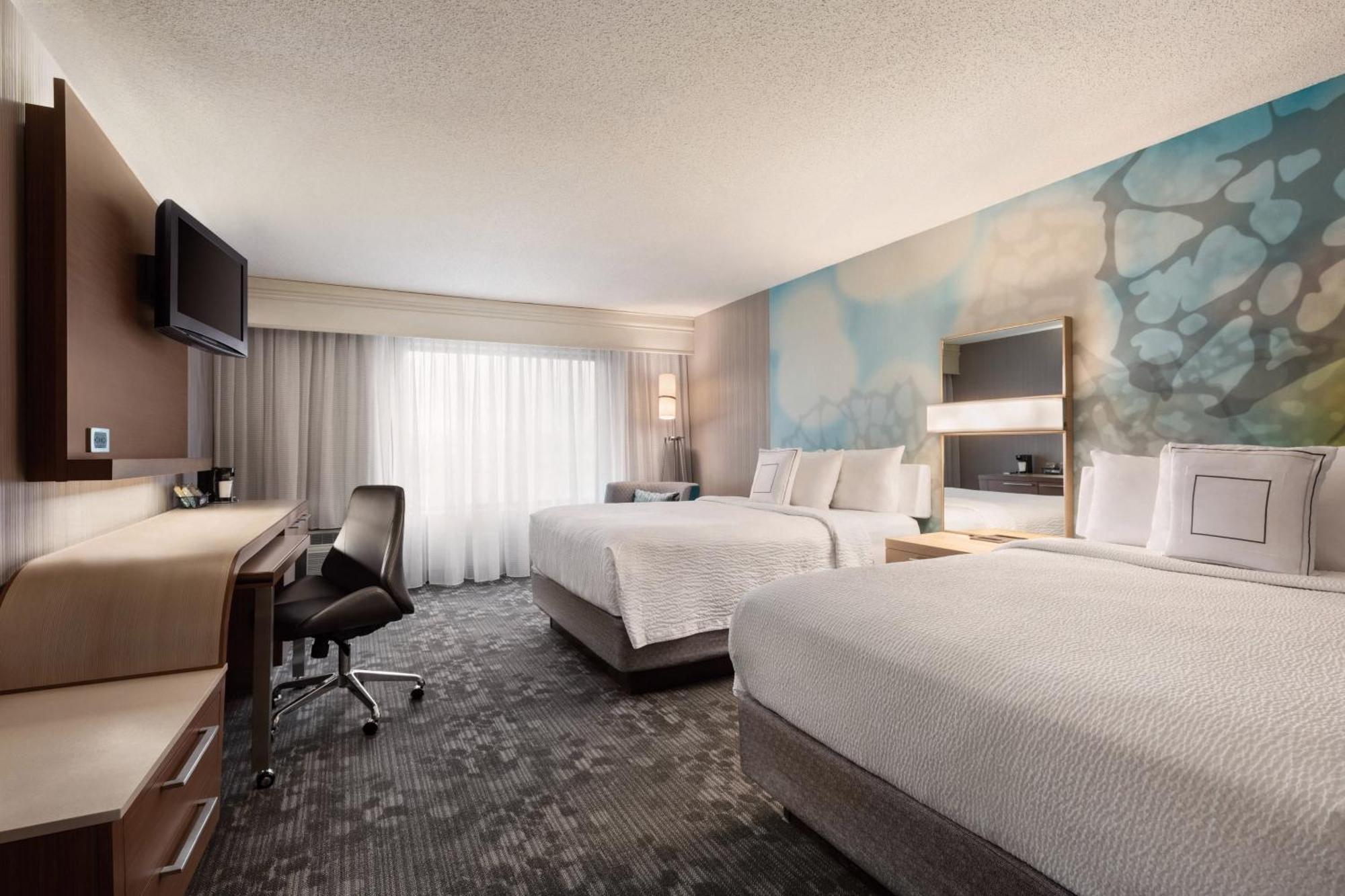 Courtyard By Marriott Топика Екстериор снимка