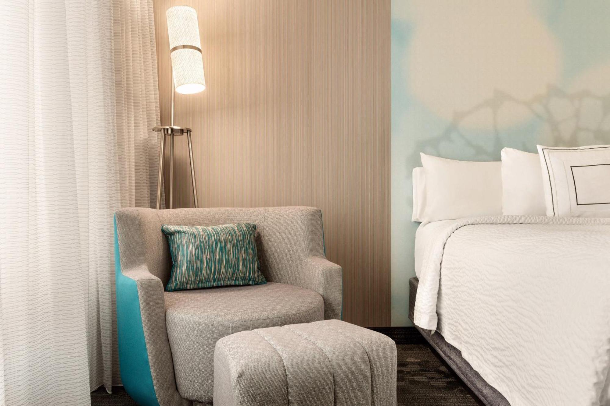 Courtyard By Marriott Топика Екстериор снимка
