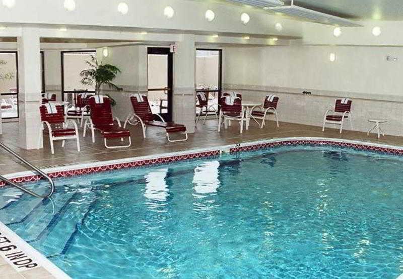 Courtyard By Marriott Топика Съоръжения снимка
