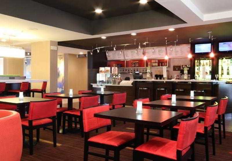 Courtyard By Marriott Топика Ресторант снимка