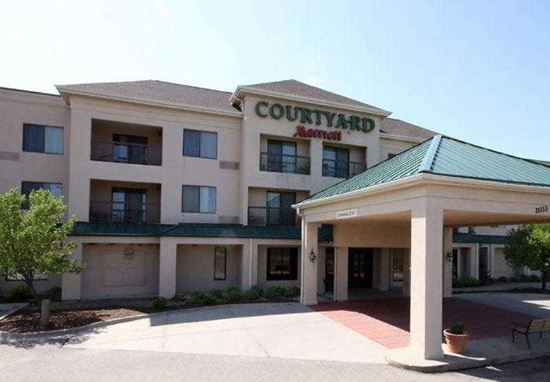Courtyard By Marriott Топика Екстериор снимка