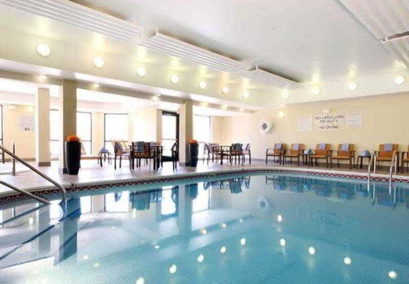 Courtyard By Marriott Топика Екстериор снимка