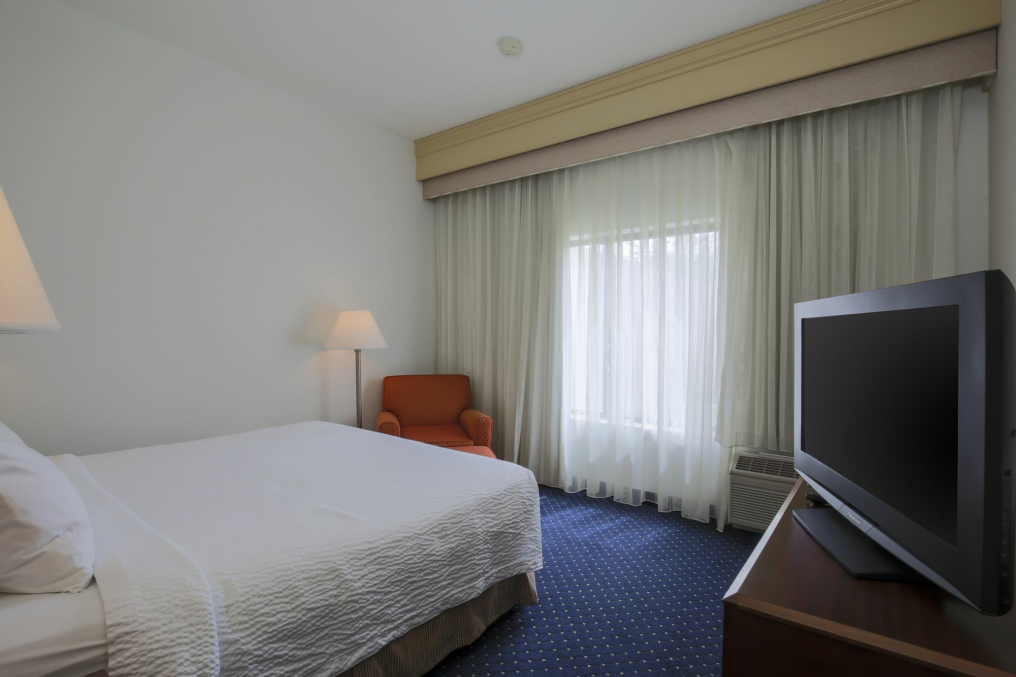 Courtyard By Marriott Топика Екстериор снимка