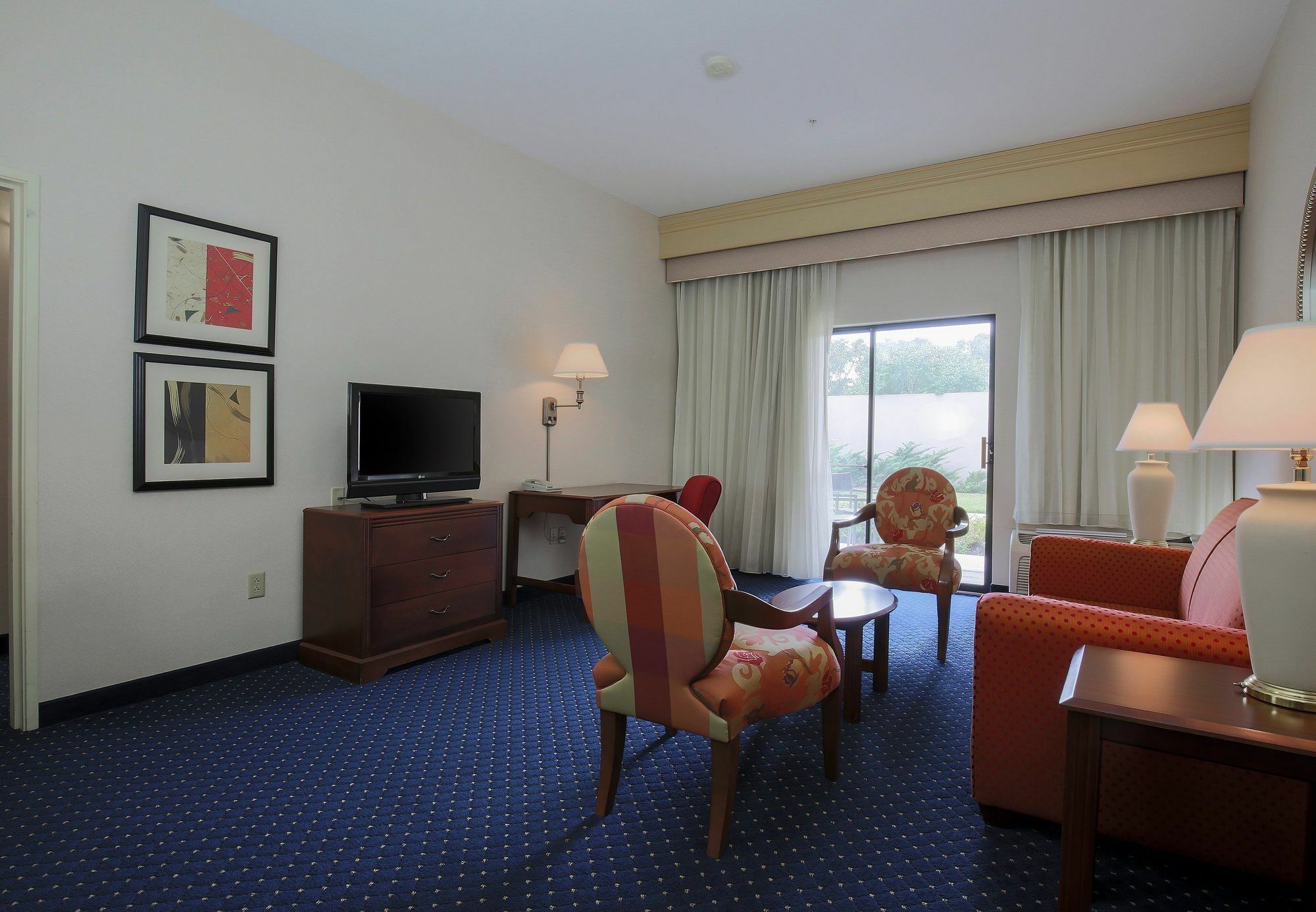 Courtyard By Marriott Топика Екстериор снимка
