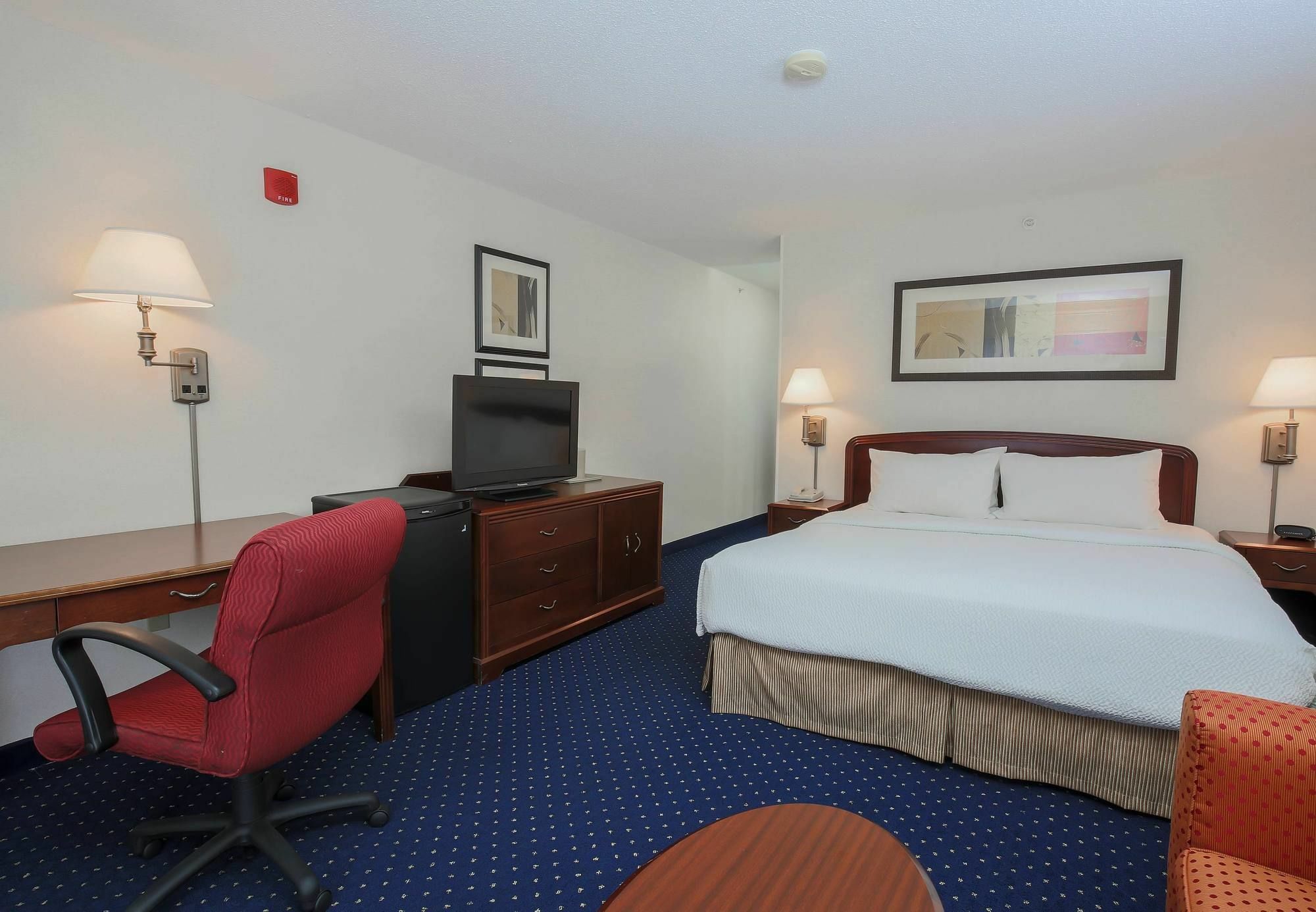 Courtyard By Marriott Топика Екстериор снимка