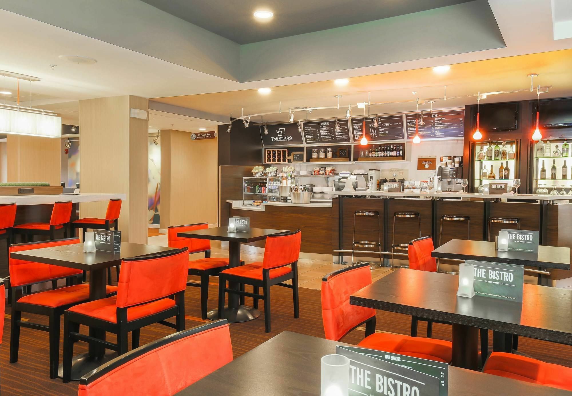 Courtyard By Marriott Топика Екстериор снимка