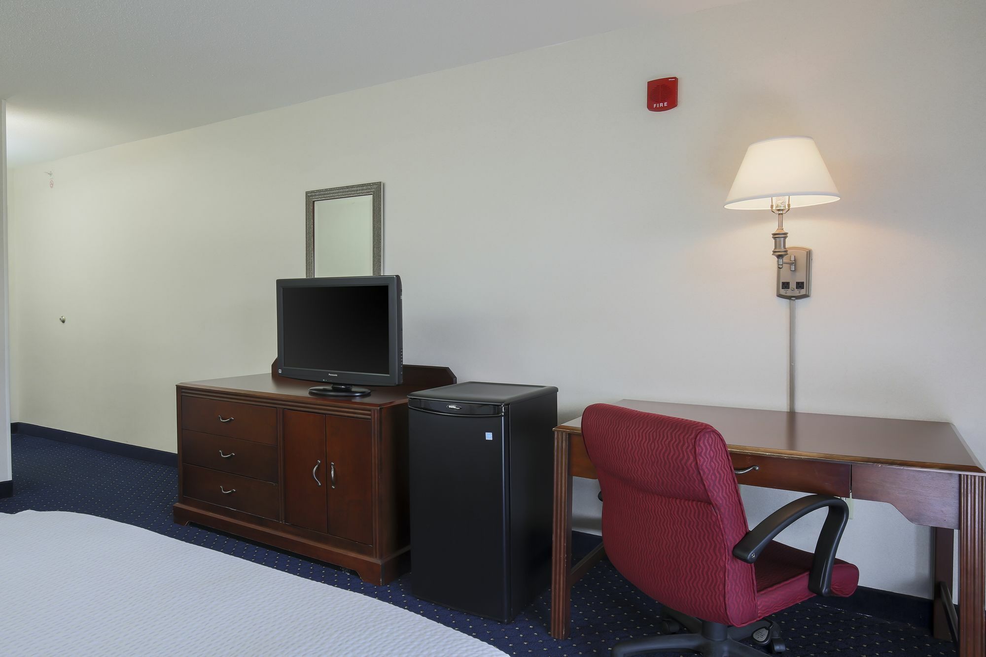 Courtyard By Marriott Топика Екстериор снимка