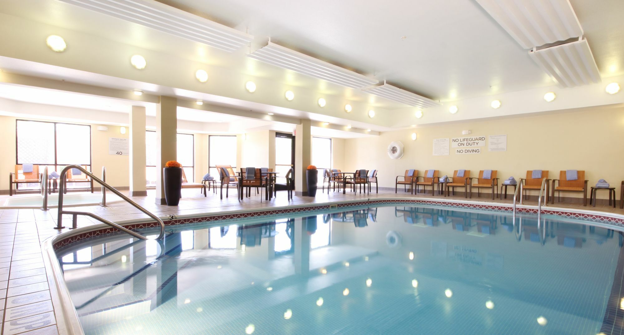 Courtyard By Marriott Топика Екстериор снимка